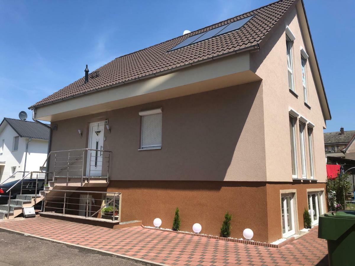 Stabel 8,1 Km Von Europa Park Apartment Kippenheim